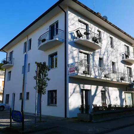 Apartment Fiorita 4 *